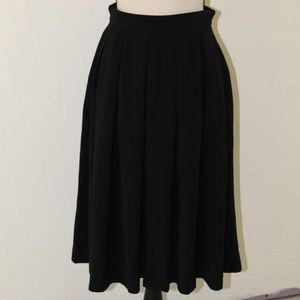 H&M Black Midi Skirt w/ Pockets
